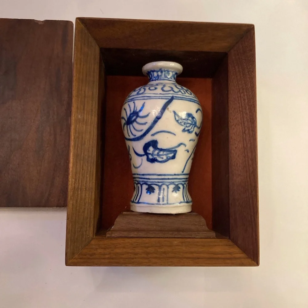 Vintage Rosewood shadow display boxes raised plinth felt backed interior